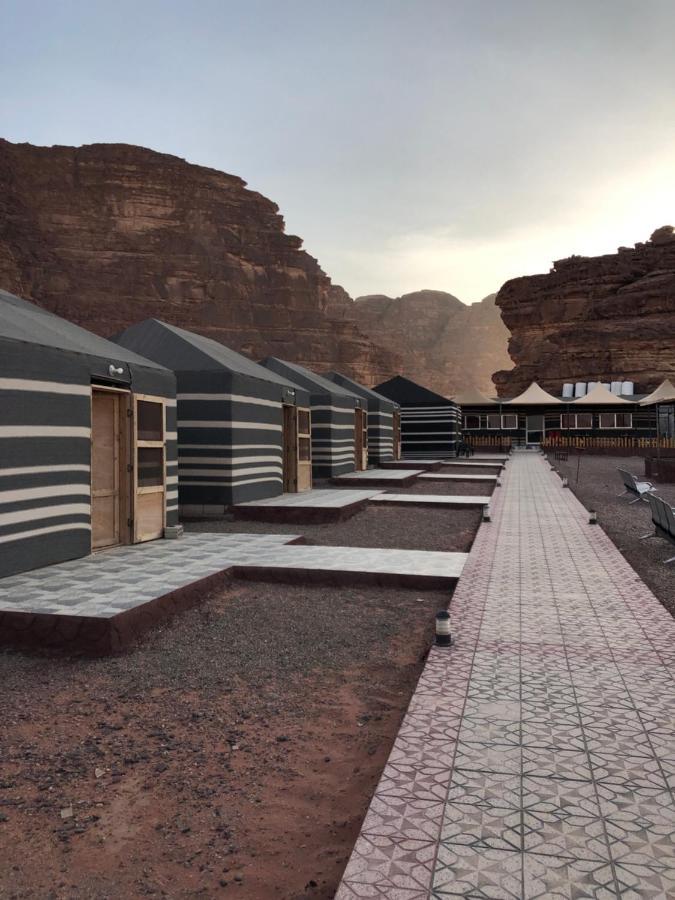Flowers Rum Camp Wadi Rum Extérieur photo